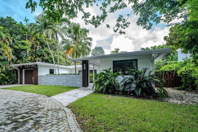 1825 Alamanda Dr, North Miami, FL 33181