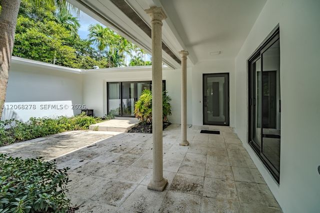 1825 Alamanda Dr, North Miami, FL 33181