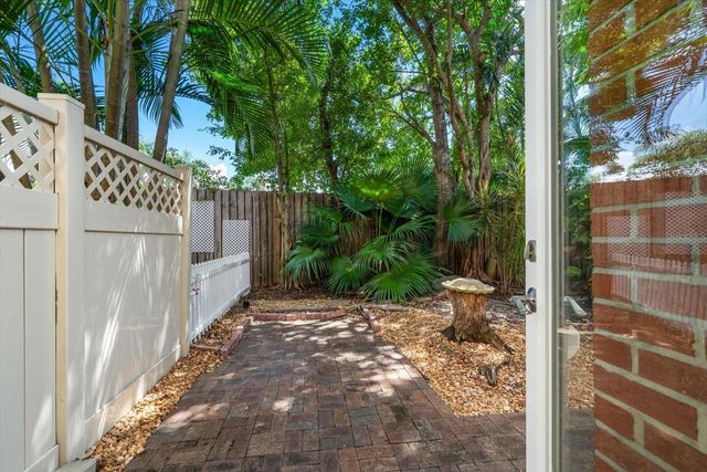 8 PELICAN PLACE 8, Belleair, FL 33756