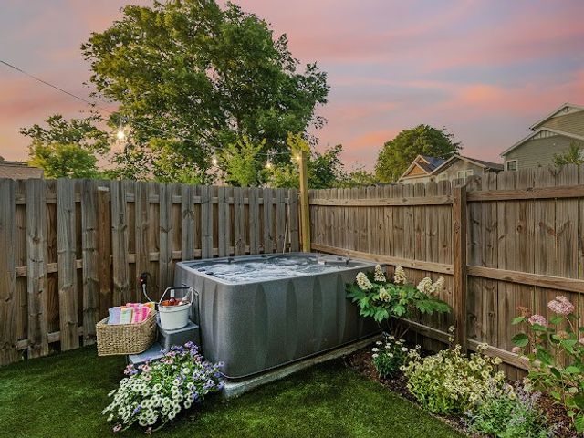 916 11th Ave, N, Nashville, TN 37208