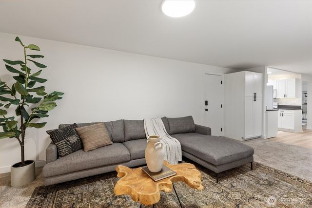 10009 161st Avenue NE, Redmond, WA 98052