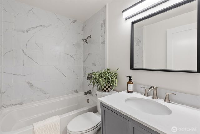 10009 161st Avenue NE, Redmond, WA 98052