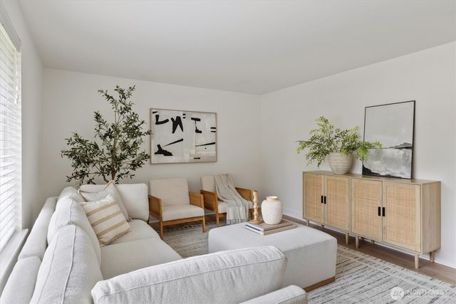 10009 161st Avenue NE, Redmond, WA 98052