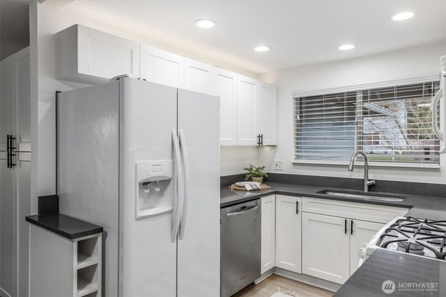 10009 161st Avenue NE, Redmond, WA 98052