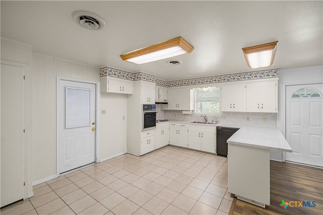 3104 Erwin Avenue, Victoria, TX 77901