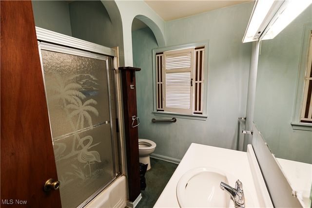 22 N Arlington Avenue, Niles, OH 44446