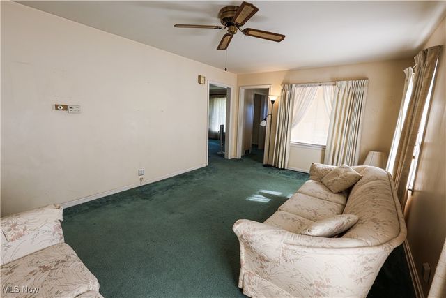 22 N Arlington Avenue, Niles, OH 44446