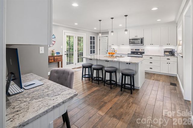 1413 Windemere Lane, Hickory, NC 28602