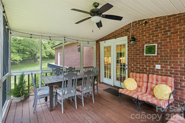 1413 Windemere Lane, Hickory, NC 28602