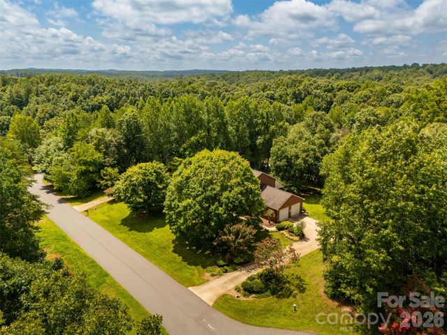 1413 Windemere Lane, Hickory, NC 28602