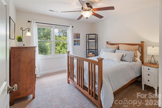 1413 Windemere Lane, Hickory, NC 28602