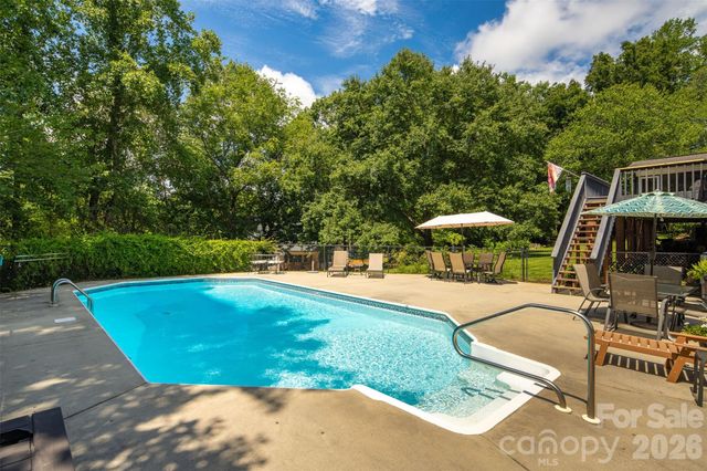 1413 Windemere Lane, Hickory, NC 28602