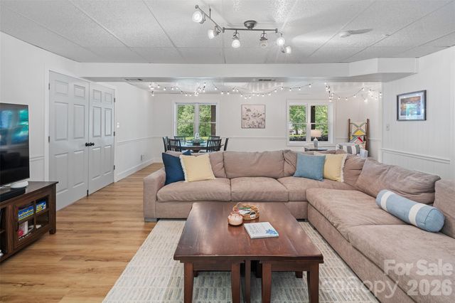 1413 Windemere Lane, Hickory, NC 28602