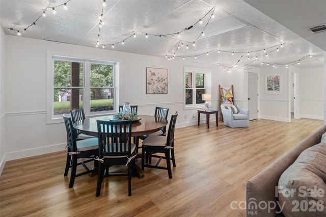 1413 Windemere Lane, Hickory, NC 28602