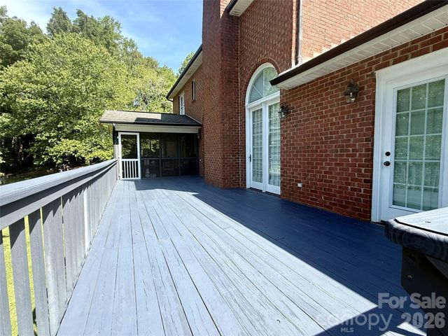 1413 Windemere Lane, Hickory, NC 28602