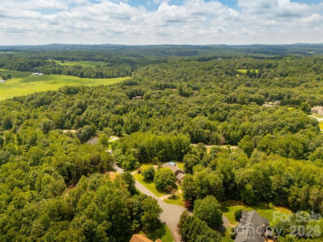 1413 Windemere Lane, Hickory, NC 28602