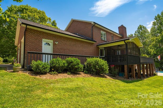 1413 Windemere Lane, Hickory, NC 28602