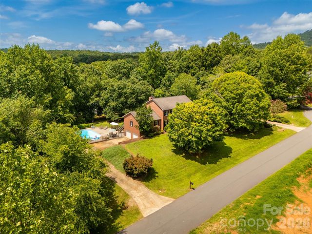 1413 Windemere Lane, Hickory, NC 28602