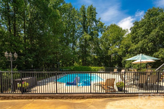 1413 Windemere Lane, Hickory, NC 28602