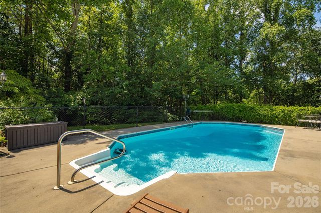 1413 Windemere Lane, Hickory, NC 28602