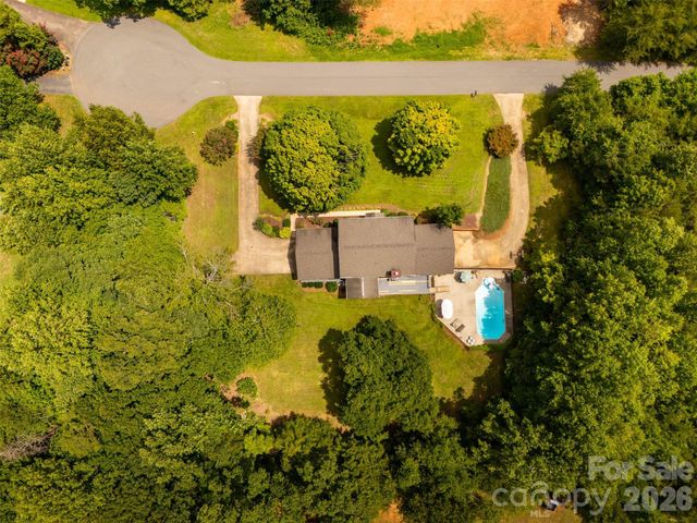 1413 Windemere Lane, Hickory, NC 28602