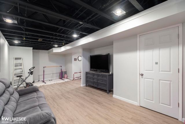 56546 Winding Creek Drive, Macomb Twp, MI 48042