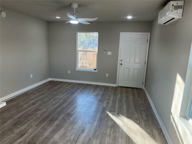 9935 Algiers Road B, Houston, TX 77041