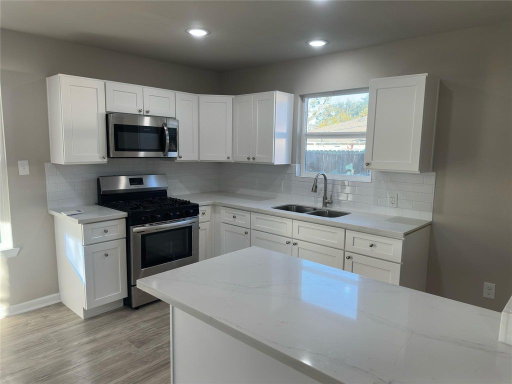 9935 Algiers Road B, Houston, TX 77041