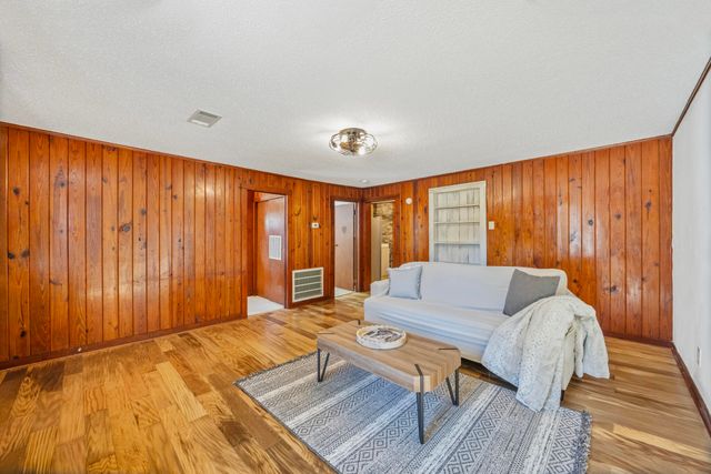 894 E Williams Avenue, Crestview, FL 32539