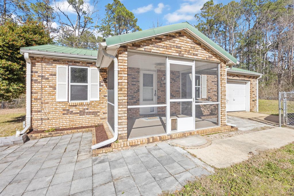 894 E Williams Avenue, Crestview, FL 32539