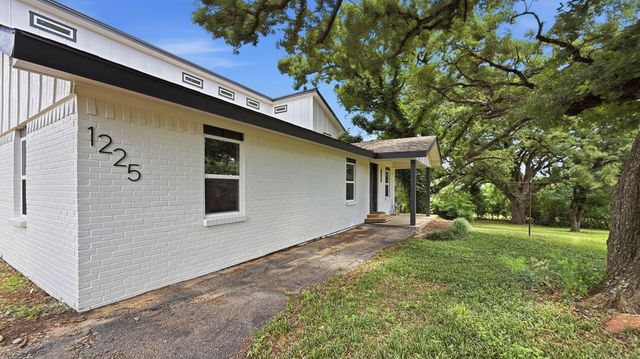 1225 Shannon Drive, Cleburne, TX 76031