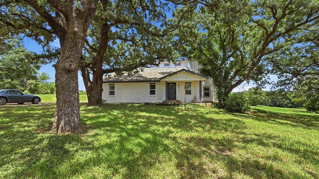 1225 Shannon Drive, Cleburne, TX 76031