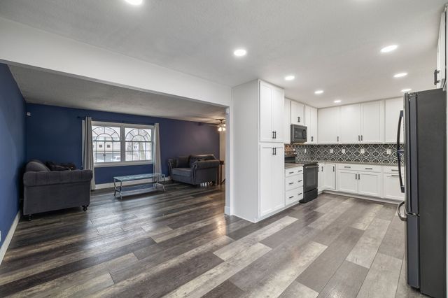 613 NW Beechwood Street, Ankeny, IA 50023