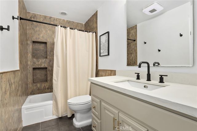 21500 Califa Street 184, Woodland Hills, CA 91367