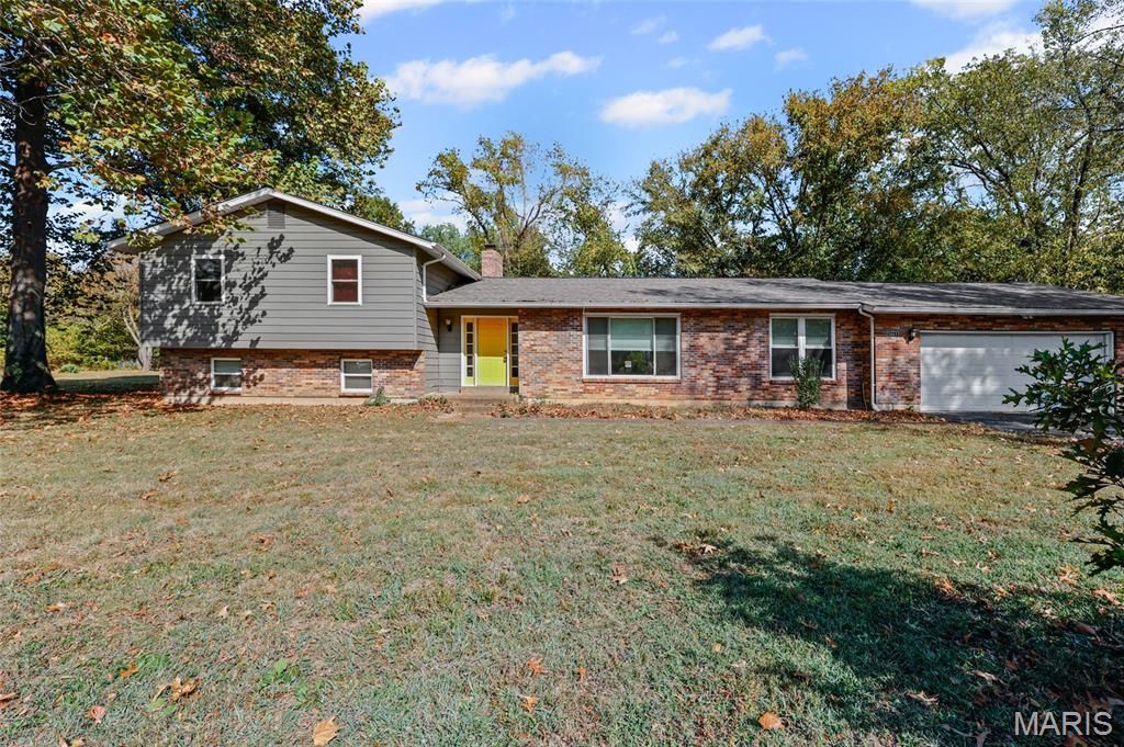 5967 Town And Country Lane, House Springs, MO 63051