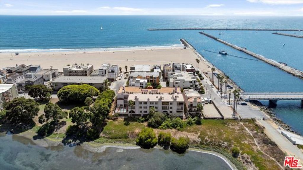6220 Pacific Avenue 101, Playa Del Rey (los Angeles), CA 90293
