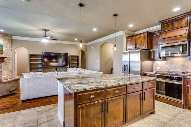 1684 Laramie Lane, Burleson, TX 76028