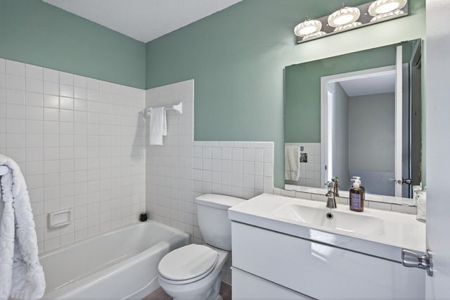 3287 Arcade Street S, Vadnais Heights, MN 55127