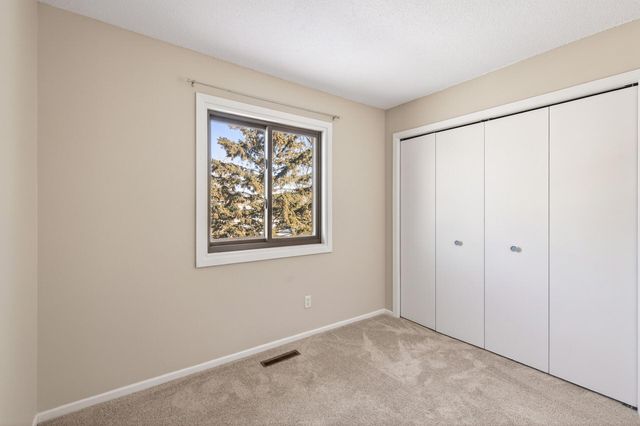 3287 Arcade Street S, Vadnais Heights, MN 55127