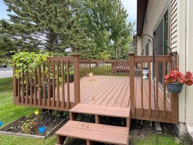 3287 Arcade Street S, Vadnais Heights, MN 55127