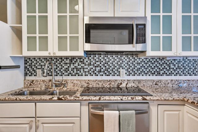 3287 Arcade Street S, Vadnais Heights, MN 55127