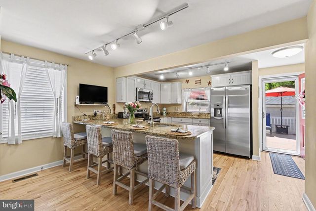 1069 LOCUST DR, Pasadena, MD 21122