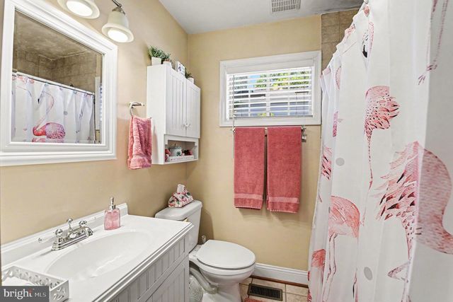 1069 LOCUST DR, Pasadena, MD 21122