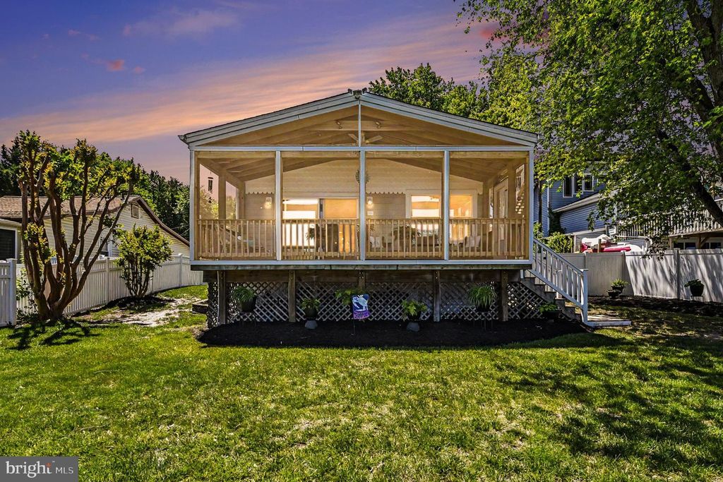 1069 LOCUST DR, Pasadena, MD 21122