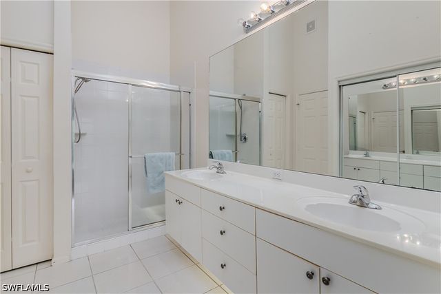 6840 Beach Resort DR 4, Naples, FL 34114