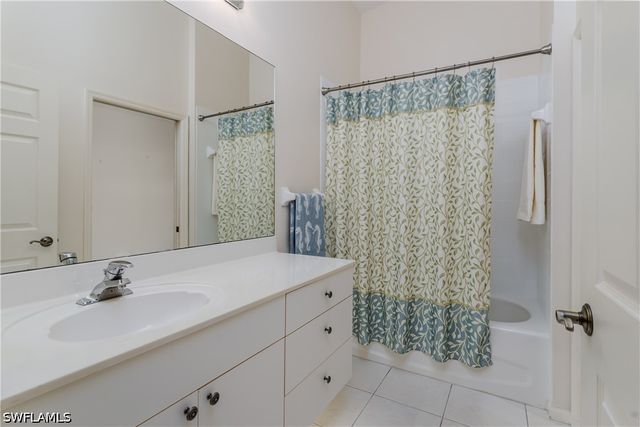 6840 Beach Resort DR 4, Naples, FL 34114