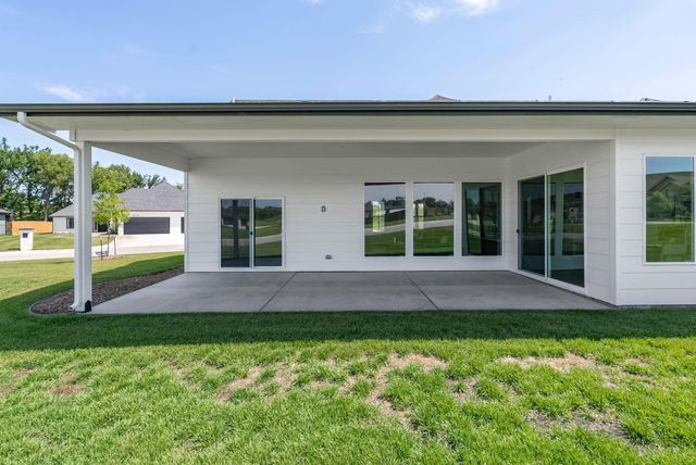 4622 W Emerald Bay Ct, Wichita, KS 67205