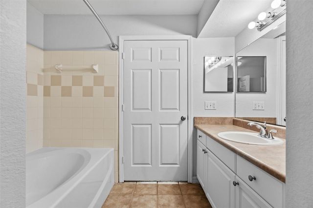5611 BIDWELL PARKWAY 204, Sarasota, FL 34233