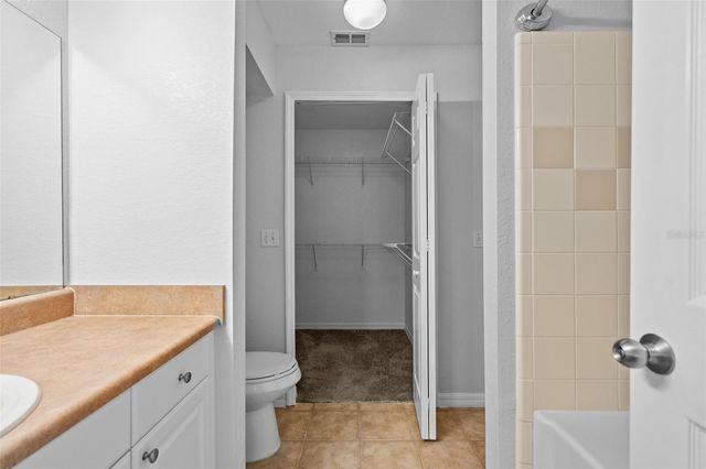 5611 BIDWELL PARKWAY 204, Sarasota, FL 34233