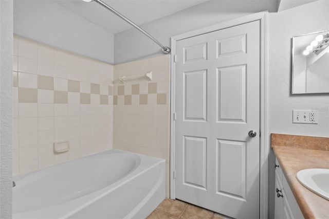 5611 BIDWELL PARKWAY 204, Sarasota, FL 34233